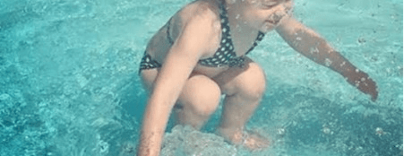 السر خلف صورة لطفلة حيرة أكثر من ” 2.4 ” مليون شخص في العالم