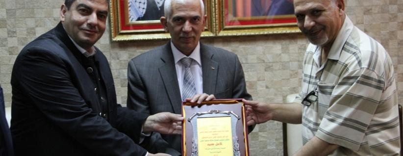 محافظ الخليل يستقبل وفد من الفنانين الفلسطينيين