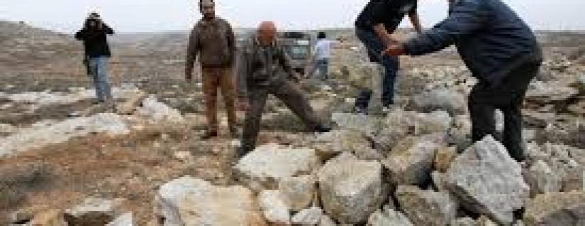 مستوطنون يعتدون بالضرب على شاب بنابلس