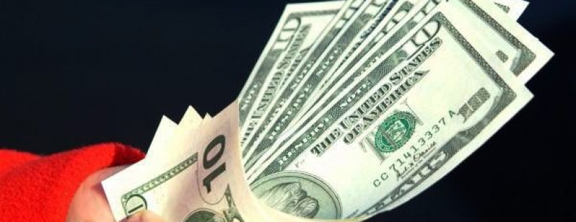 الدولار يعود للهبوط