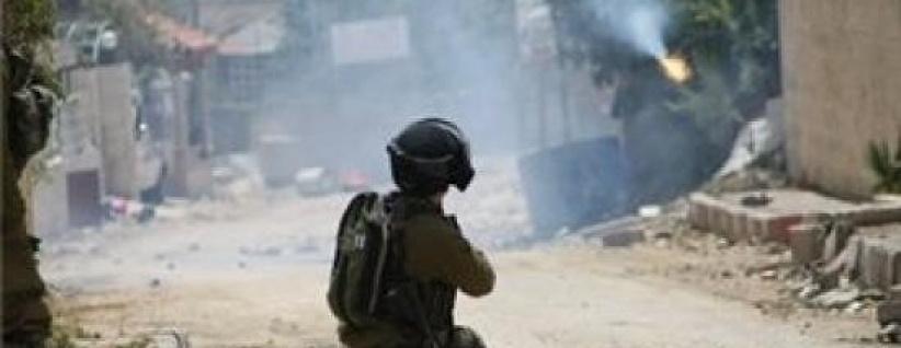 اصابات بالاختناق خلال مواجهات في مخيم العروب شمال الخليل