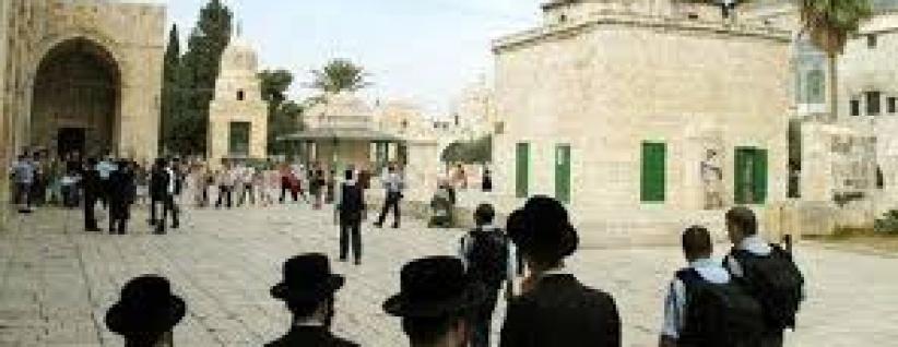 مستوطنون متطرفون يقتحمون المسجد الأقصى المبارك