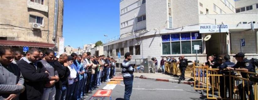 الاحتلال يحرم آلاف المواطنين من أداء صلاة الجمعة في 'الأقصى