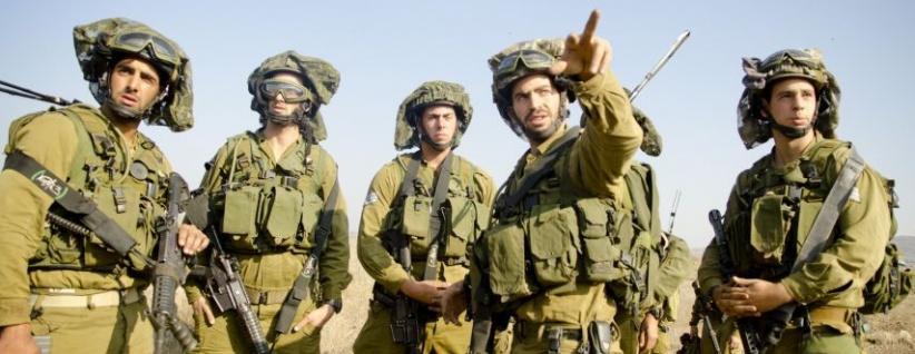 الاحتلال يداهم منازل منفذي عملية 