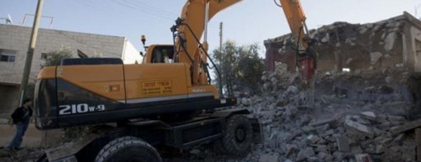 الاحتلال يهدم منزلين ويُرجئ هدم ثالث في القدس