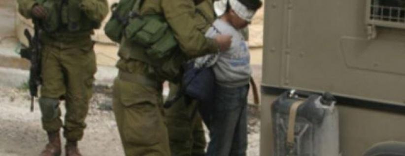الاحتلال يعتقل طفلًا مقدسياً بدعوى القاء الحجارة على مركباته