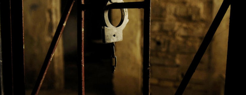 محكمة الإحتلال المركزية تقرر السماح للأسير الطحان بزيارة نجله المريض