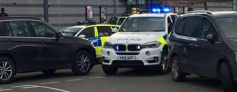 احتجاز رهائن من قبل مسلح في مجمع ترفيهي شمال غرب لندن