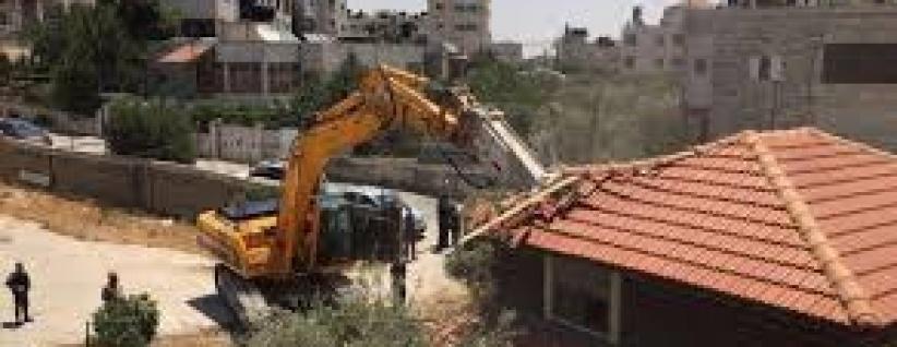 الاحتلال يهدم أساسات منشآت سكنية في بيت حنينا بالقدس