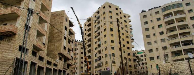 بلدية الاحتلال بالقدس تنوي هدم 138 شقة في كفر عقب