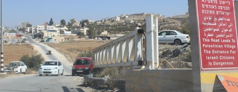 الاحتلال يفتح البوابة العسكرية على مدخل بيت عوا بعد أكثر من شهرين من الإغلاق