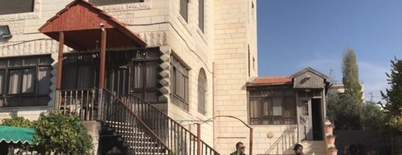 اصابة طفلين بجروح خطيرة باندلاع حريق شمال القدس