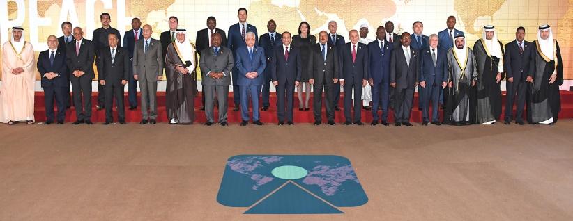 الرئيس يلتقي عددا من الشباب الفلسطينيين المشاركين في منتدى شباب العالم