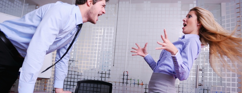 دلائل على كره زملاءك لك في العمل