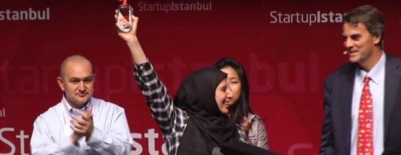 نور الخضري تمثل فوز فلسطين بالمرتبة الثانية في ستارت أب اسطنبول