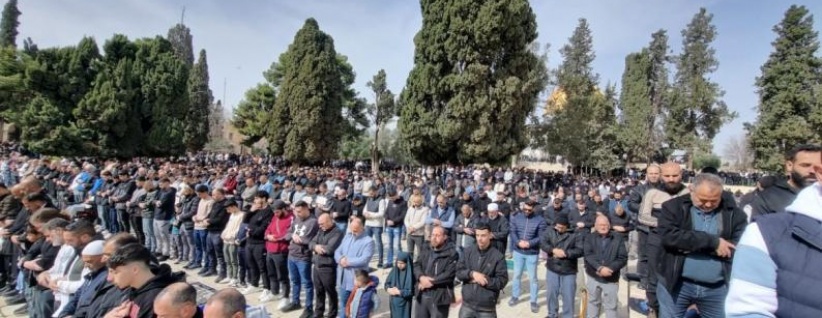 70 ألفا يؤدون صلاة الجمعة في المسجد الأقصى