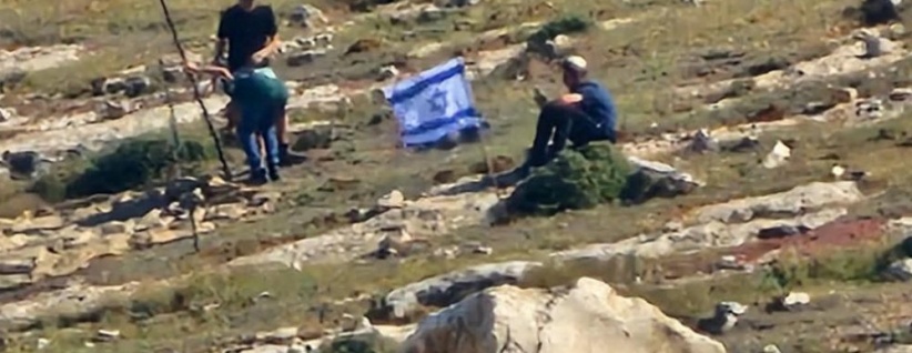 تمهيدا للاستيلاء على مزيد من الأراضي: مستعمرون ينصبون برج اتصالات في أراضي كيسان شرق بيت لحم