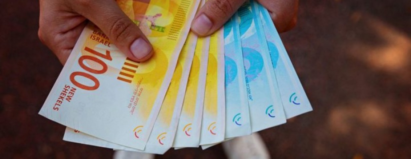 وزارة المالية تعلن موعدا لصرف الرواتب وإطلاق تطبيق 