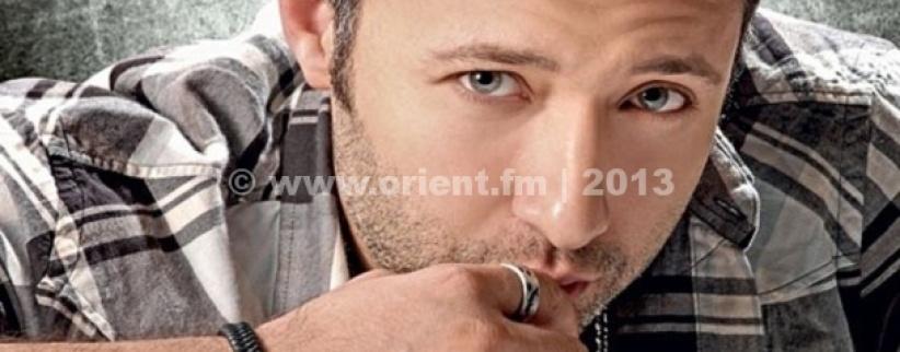 الفنان أحمد فهمي ينجو من حادث مروري مروع