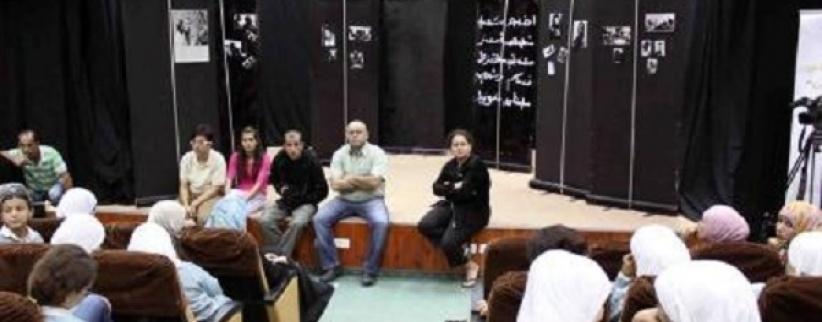 مسرح الحارة وبالشراكة مع مسرح أوغنبلينكس يطلقان مسرحية بعنوان 