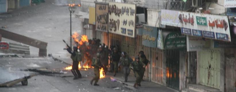 إصابة جندي ومستوطن بجراح في مواجهات بالخليل