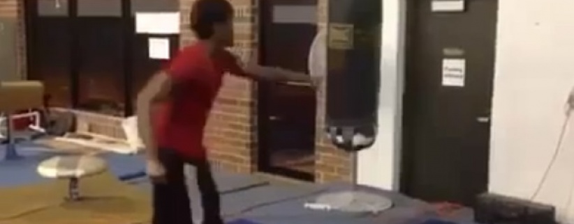 طنط عم يدرب على ضرب البوكس