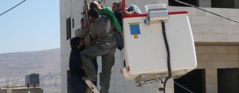 لجنة للتحقيق بوفاة عامل في 