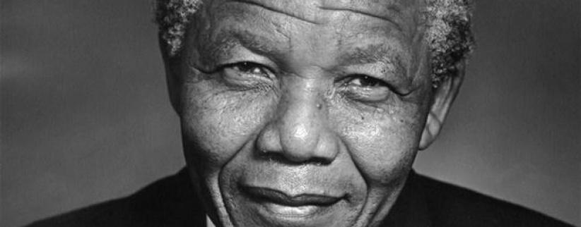 الرئيس يأمر بتنكيس الأعلام ويعلن الحداد على وفاة مانديلا