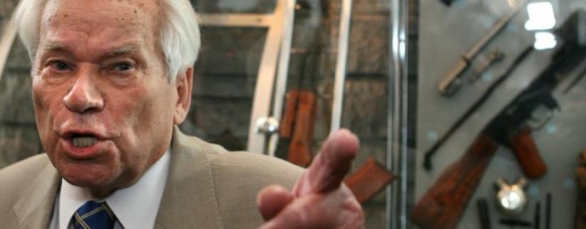 وفاة الروسي ميخائيل كلاشنيكوف مخترع البندقية التي تحمل اسمه