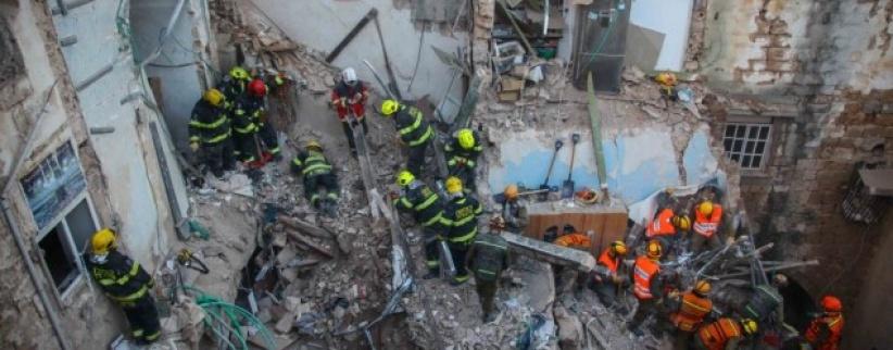 مصرع خمسة فلسطينيين اثر انفجار اسطوانة غاز وانهيار مبنى بمدينة عكا