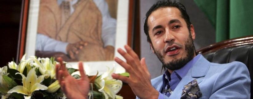 صور الساعدي القذافي يقصون شعره في السجن الليبي