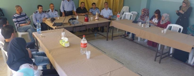 الشرطة تفتتح دورة اعداد مرشدين في مجال التوعية والارشاد في مخيم الدهيشة ببيت لحم