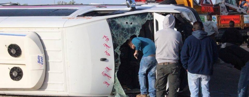 اصابة 26 مواطن في حادث سير وقع صباح اليوم على طريق الخليل بيت لحم ( صور )