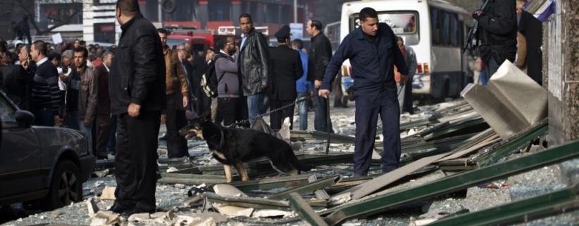 3 انفجارات تهز محيط جامعة القاهرة ومقتل عميد شرطة