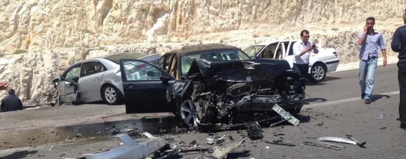 بالصور : حادث سير مروع على طريق واد النار