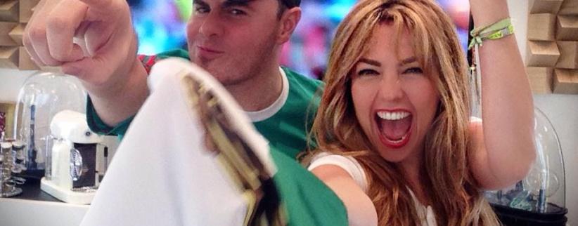 مطربة شهيرة تطلب الزواج من حارس المكسيك