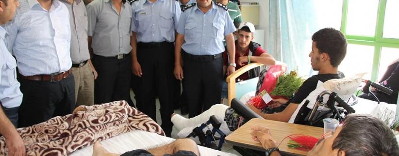 بالصور :- الشرطة وحركة فتح تطمئنان على جرحى العدوان الإسرائيلي على قطاع غزة