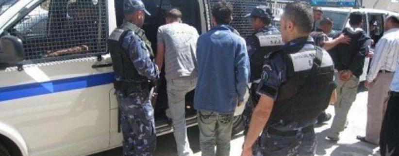 الشرطة تكشف ملابسات قضية تزوير أوراق ثبوتية وتضبط لوحات أرقام مسروقة في المحافظة