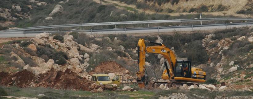 الاحتلال يجرف اراضي زراعية غرب بيت لحم