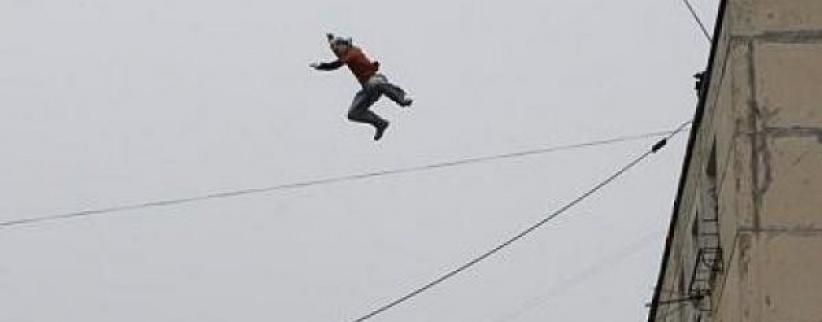 مواطن يلقي بنفسه من الدور الرابع والسبب هو ” أزمه البسطات ” بطولكرم