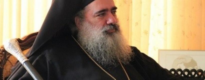 الاحتلال يعتقل المطران عطاالله حنا خلال مسيرة احتجاج امام كنيسة البركة