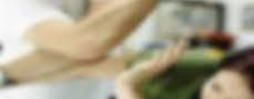 بالفيديو: أب يعذب ابنه بطريقة وحشية... والمذيعة تطرده من الحلقة على الهواء مباشرة