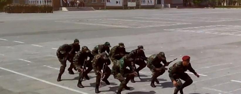 بالفيديو - رقصة طلاب وضباط إفريقيين