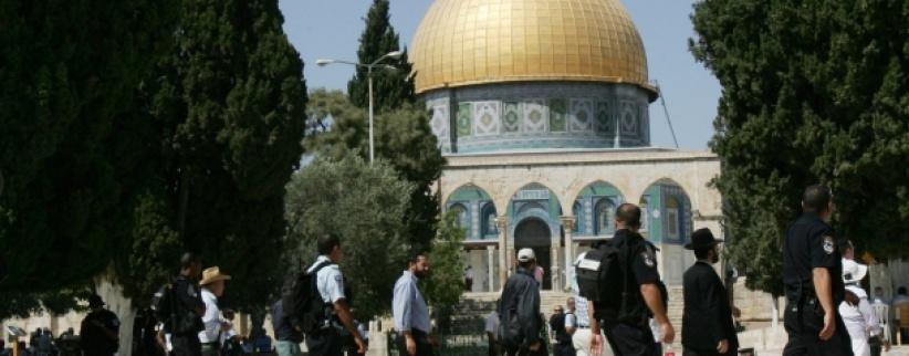 عشرات المستوطنين يقتحمون الأقصى بحراسة مشددة