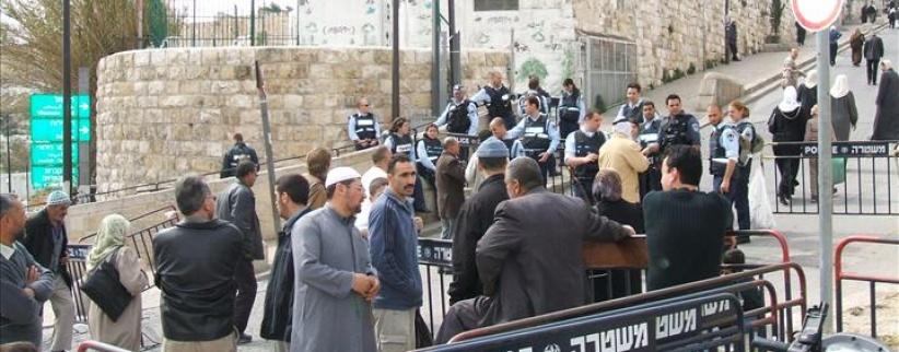 3 آليات لنقل الموطنين “بالحافلات ” من مدن الضفة الغربية الى ” المسجد الاقصى المبارك “