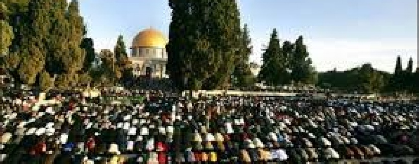 الاحتلال يمنع صلاة الغزيين بالأقصى بعد صاروخ الليلة