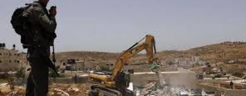 الاحتلال يعتقل طفلا وفتىً ويسلم إخطارات جنوب الخليل