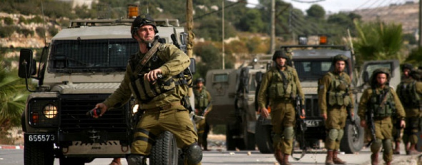 القاضية ديفيس: 