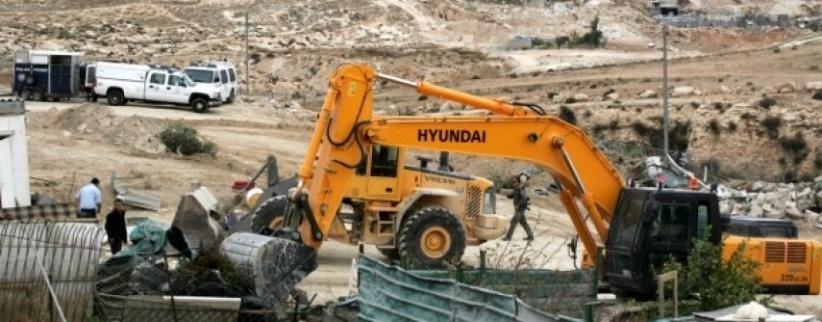 تجريف 30دونما واقتلاع 300شجرة وهدم 3آبار مياه بالخلليل