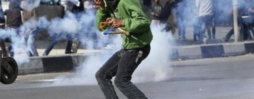 القدس: مواجهات عقب اعتقال شاب بحي كفر عقب